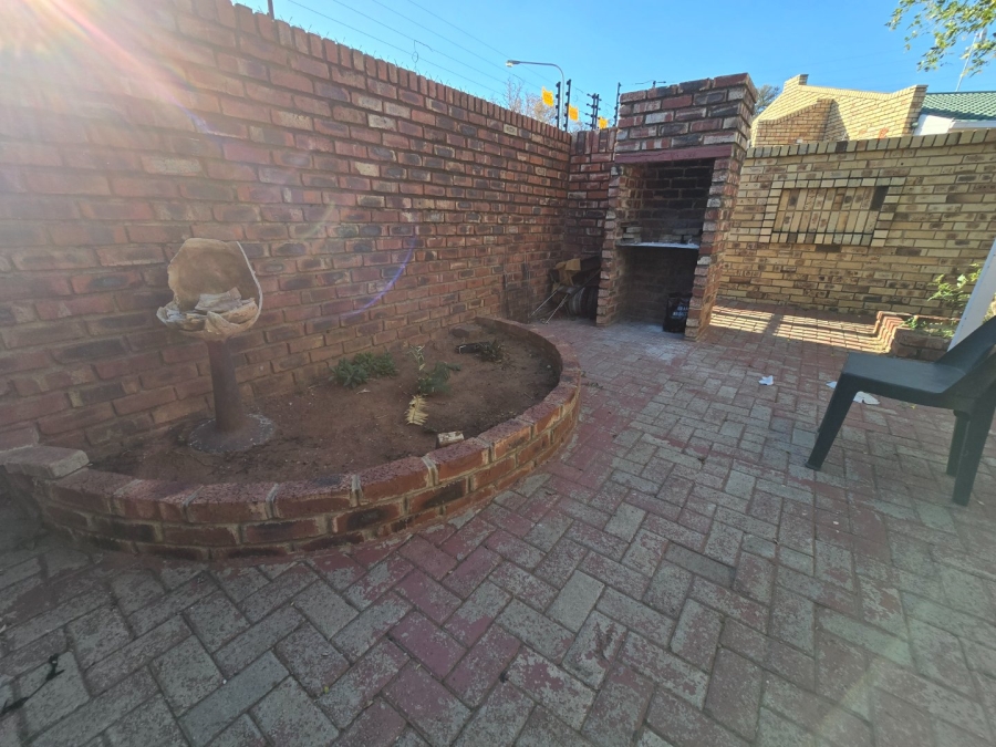 2 Bedroom Property for Sale in Kannoniers Park North West
